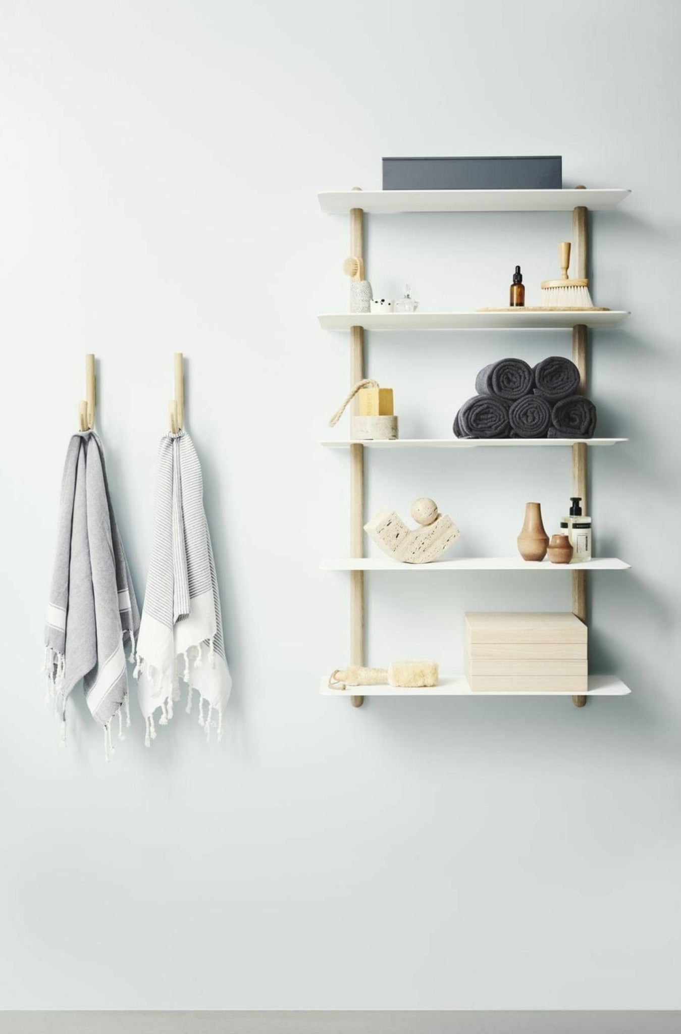 Gejst Nivo Large Wall Shelf E – Light Oak/white, 118×25 Cm, Designer